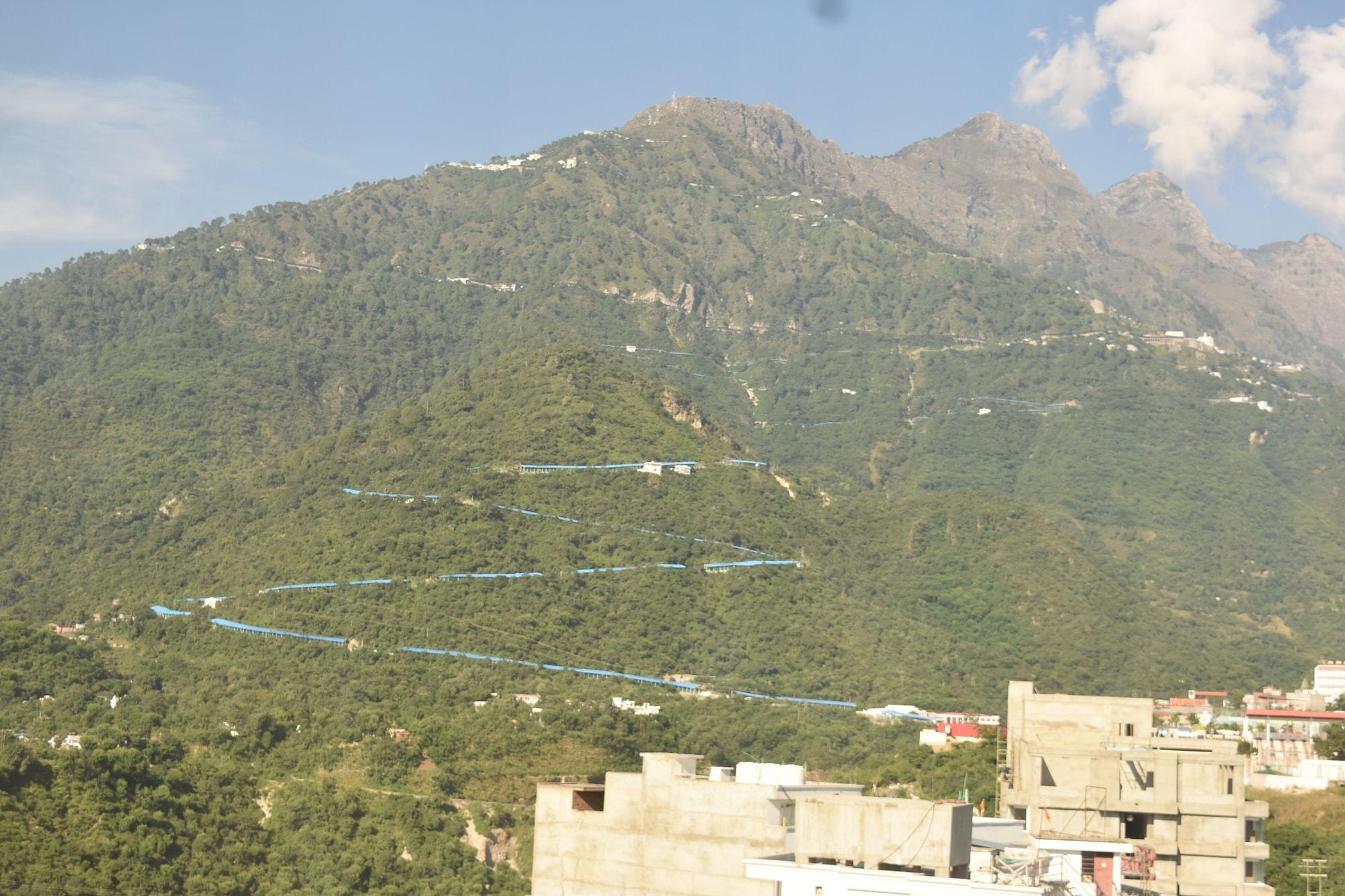 K C Residency Vaishnodevi Hotel Катра Екстериор снимка