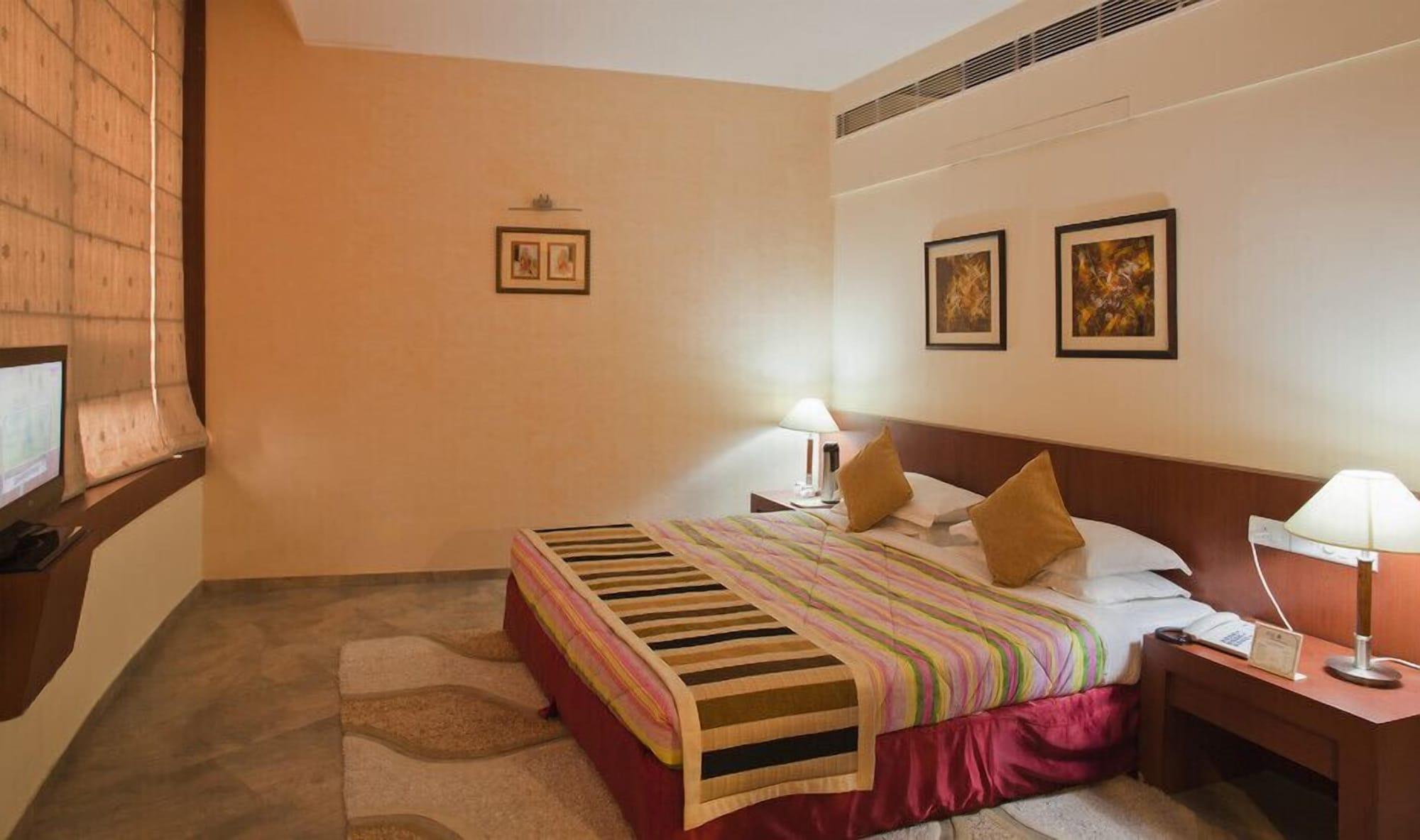 K C Residency Vaishnodevi Hotel Катра Екстериор снимка