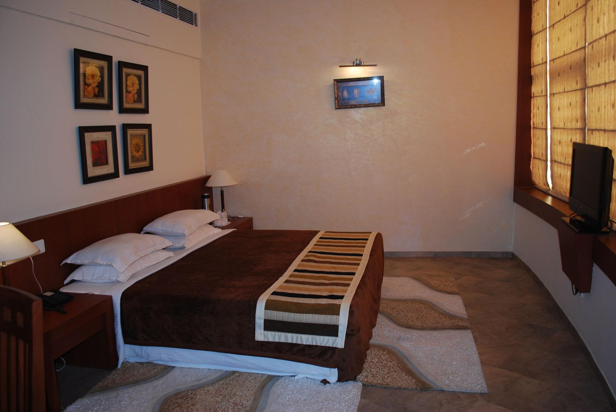 K C Residency Vaishnodevi Hotel Катра Екстериор снимка
