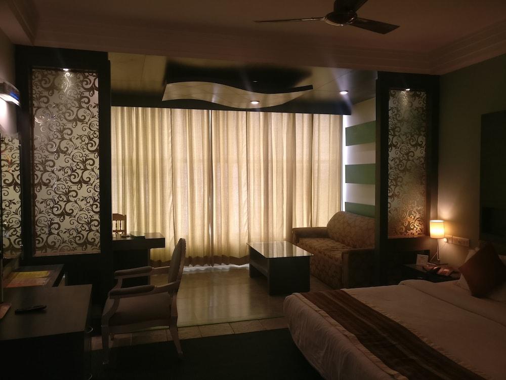 K C Residency Vaishnodevi Hotel Катра Екстериор снимка