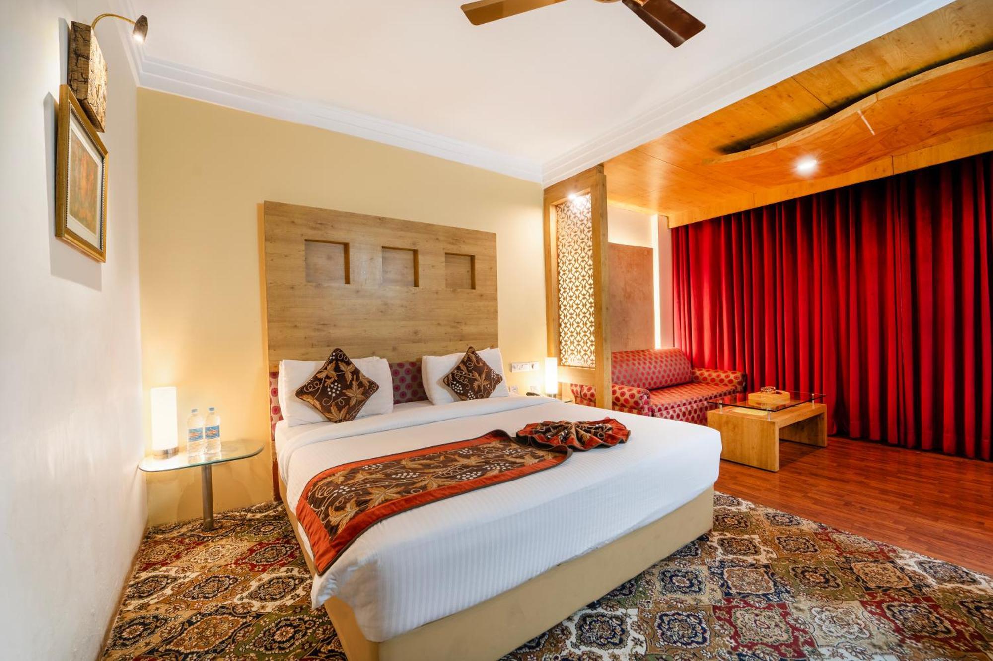 K C Residency Vaishnodevi Hotel Катра Екстериор снимка