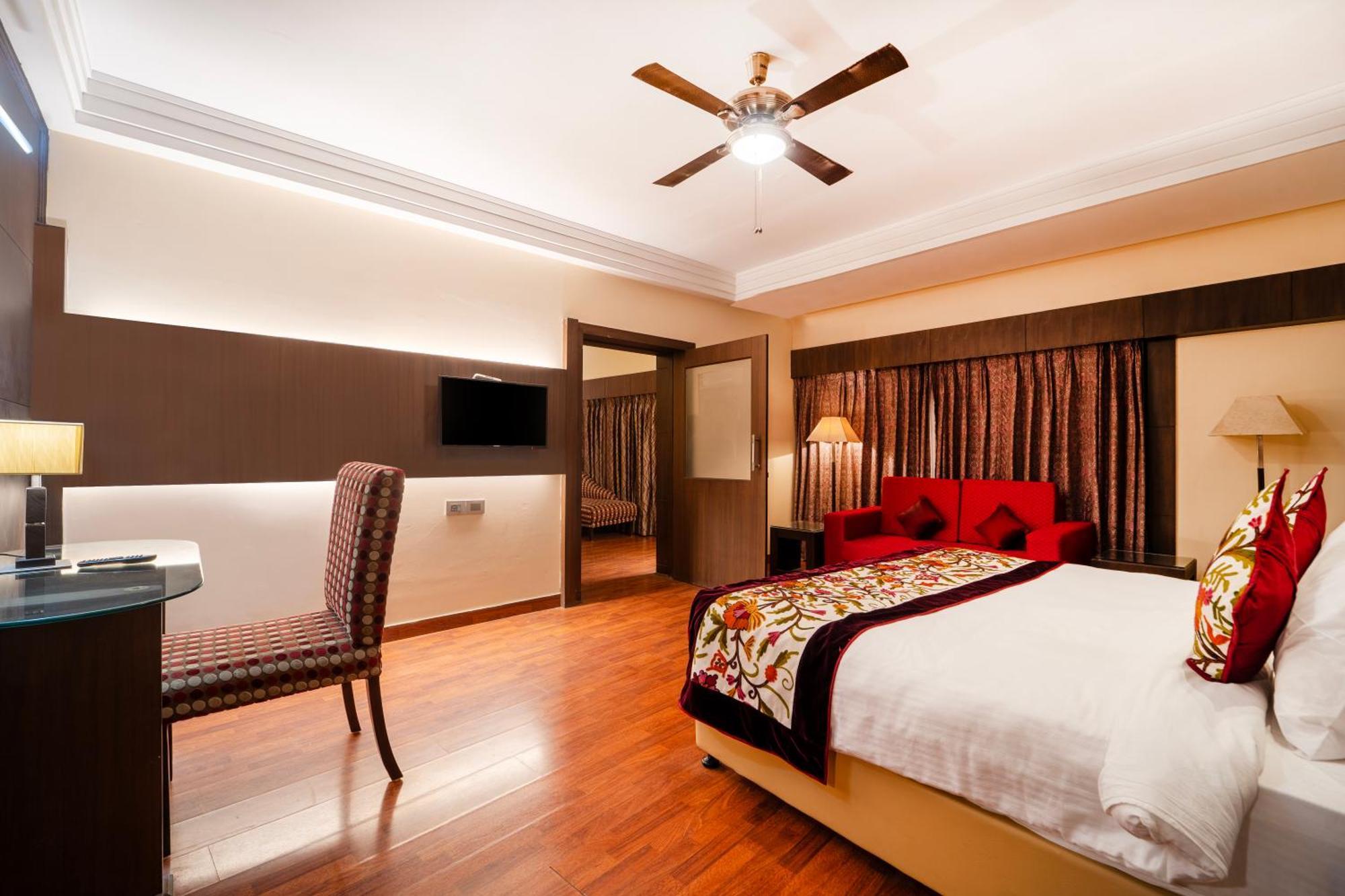K C Residency Vaishnodevi Hotel Катра Екстериор снимка