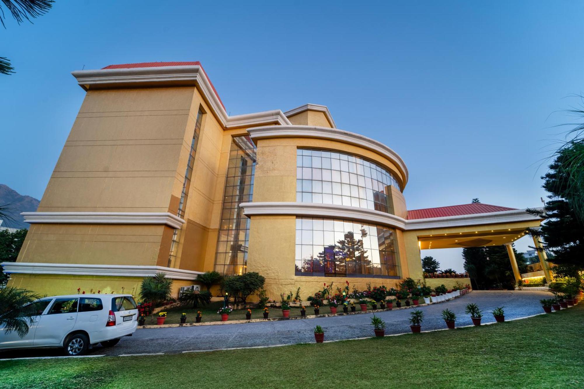 K C Residency Vaishnodevi Hotel Катра Екстериор снимка