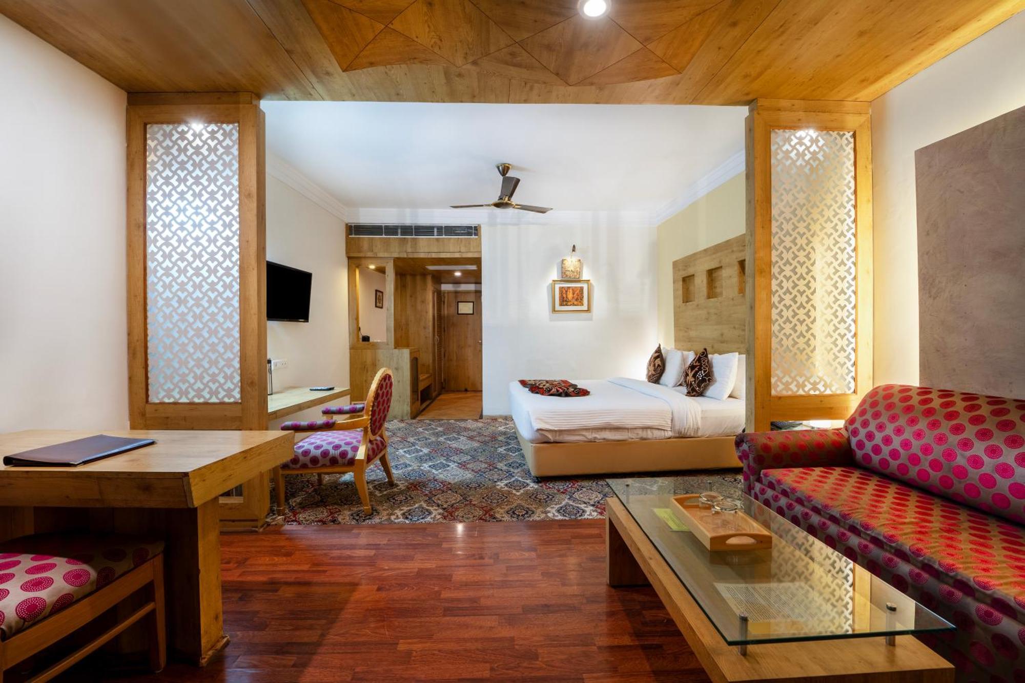 K C Residency Vaishnodevi Hotel Катра Екстериор снимка