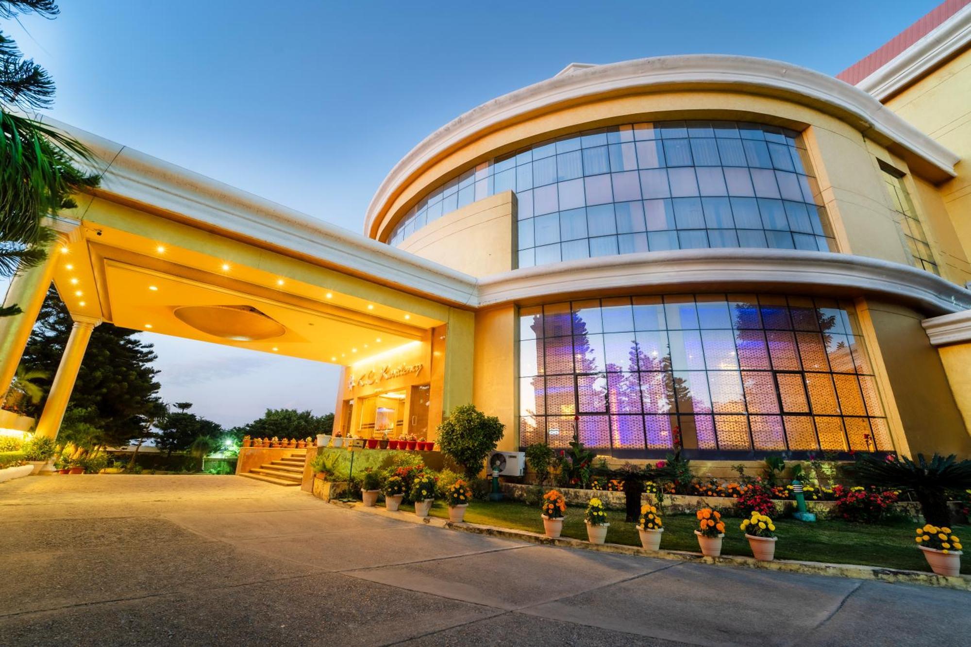 K C Residency Vaishnodevi Hotel Катра Екстериор снимка