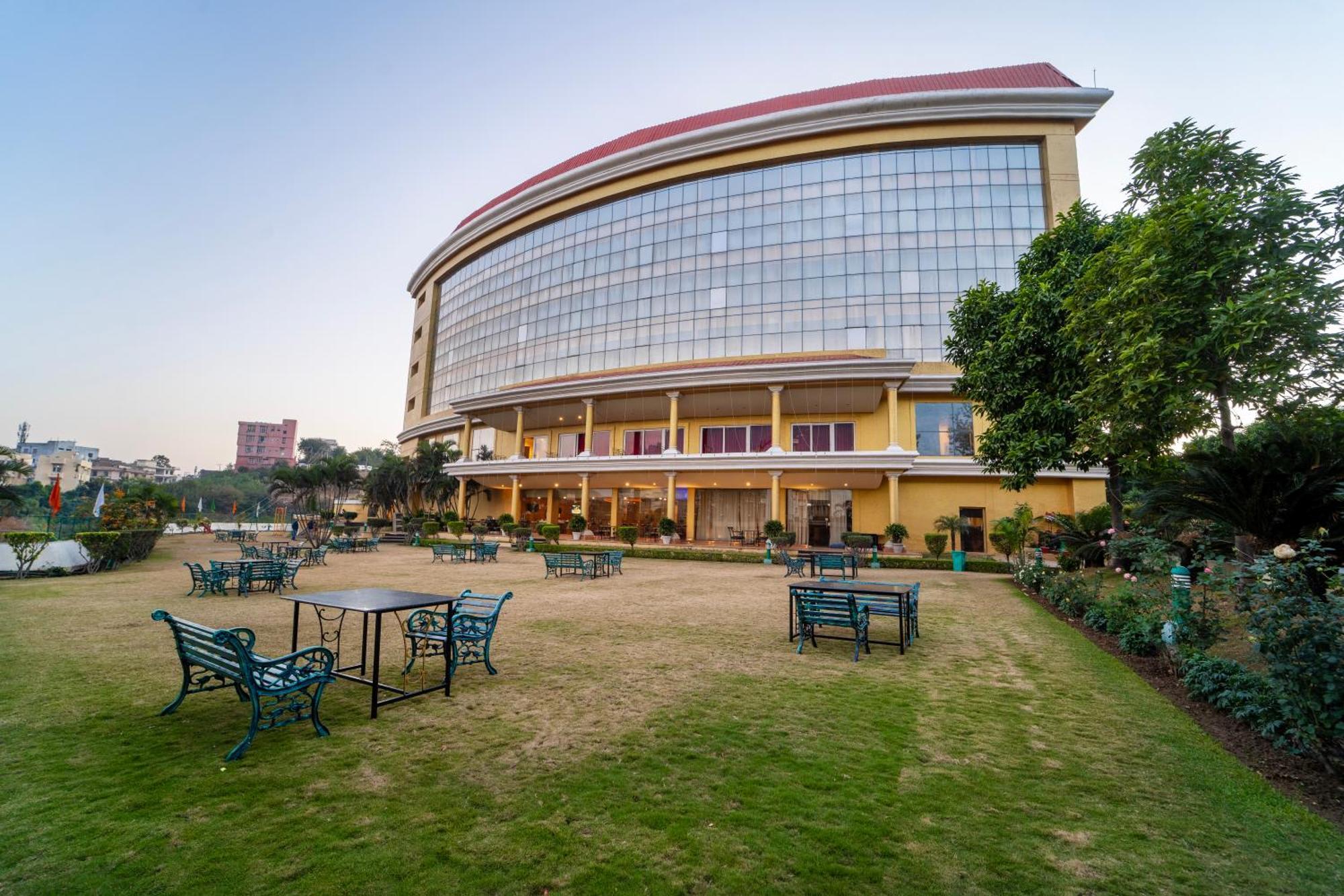 K C Residency Vaishnodevi Hotel Катра Екстериор снимка