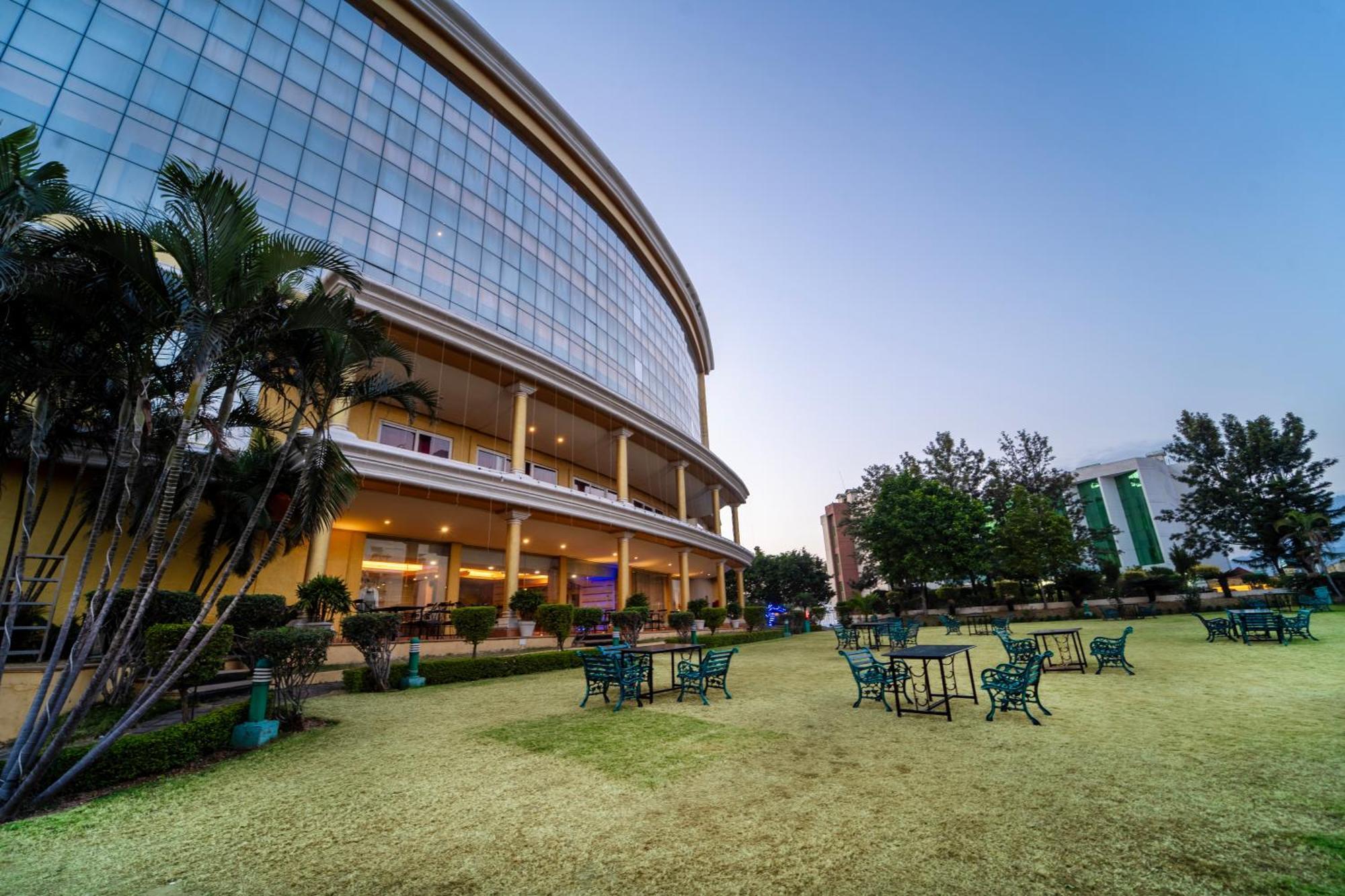 K C Residency Vaishnodevi Hotel Катра Екстериор снимка
