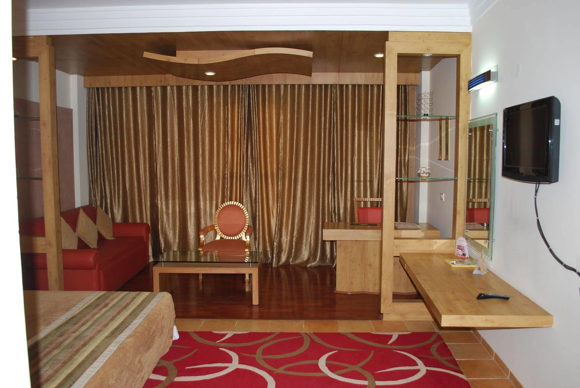 K C Residency Vaishnodevi Hotel Катра Екстериор снимка