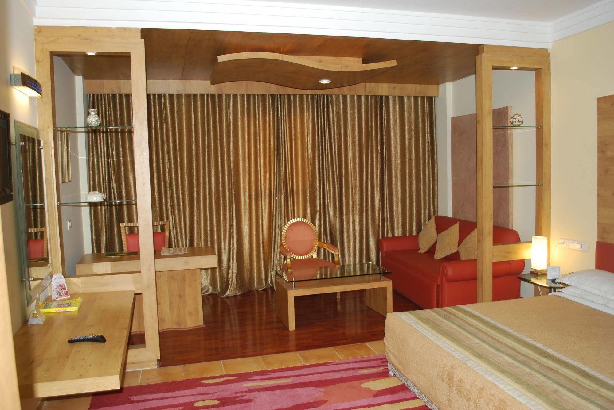 K C Residency Vaishnodevi Hotel Катра Екстериор снимка